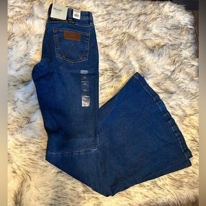 Wrangler retro flare jeans!